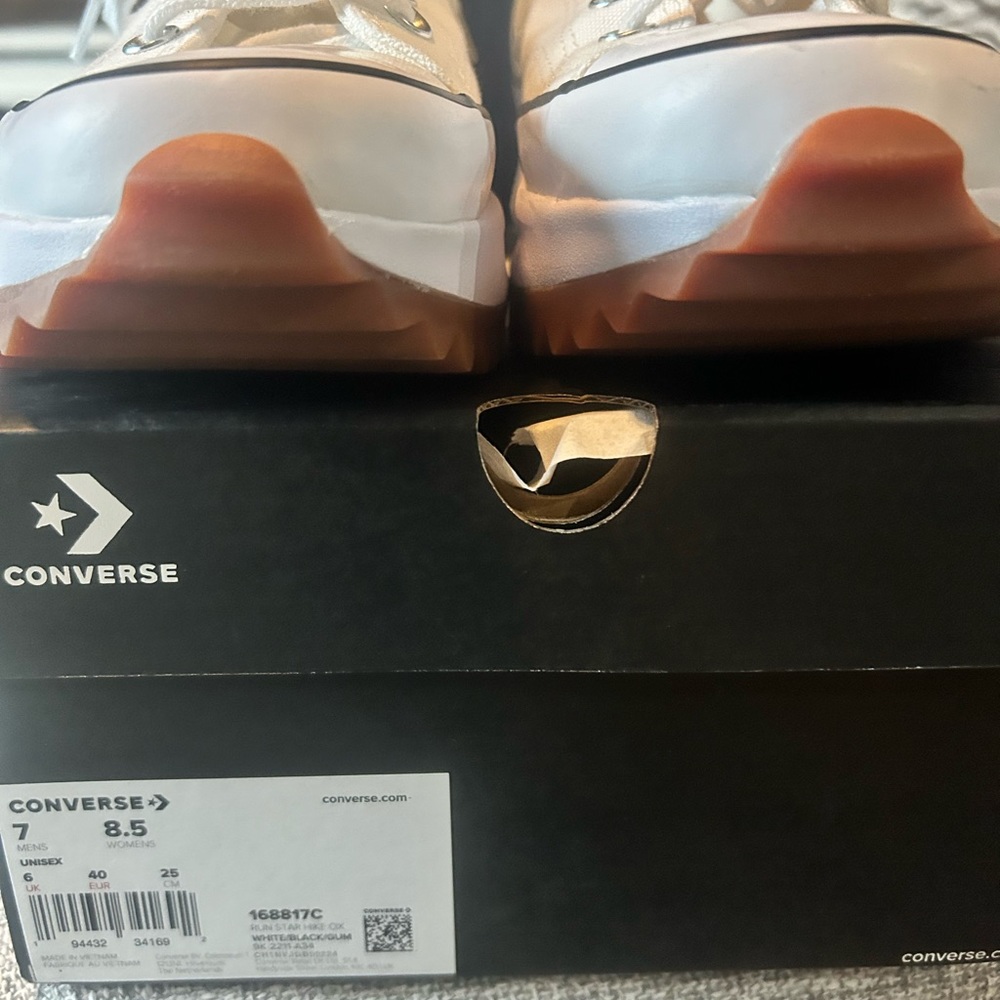 converse run star hike . women’s size 8.5 men’s 7. thought i ordered women’s .